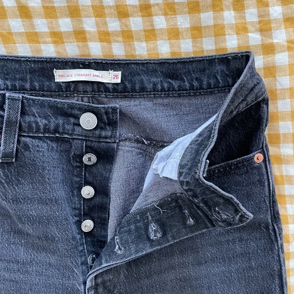 SOLD Levi’s Ribcage Straight, no back pockets | Size 26 | black - Picture 5 of 8